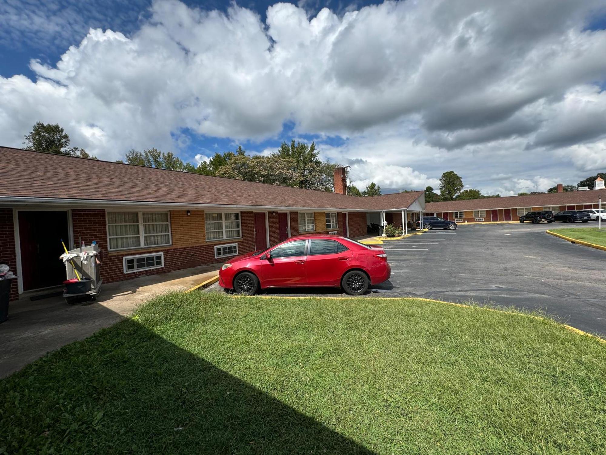 Travel Inn By Oyo Danville Us-29 מראה חיצוני תמונה