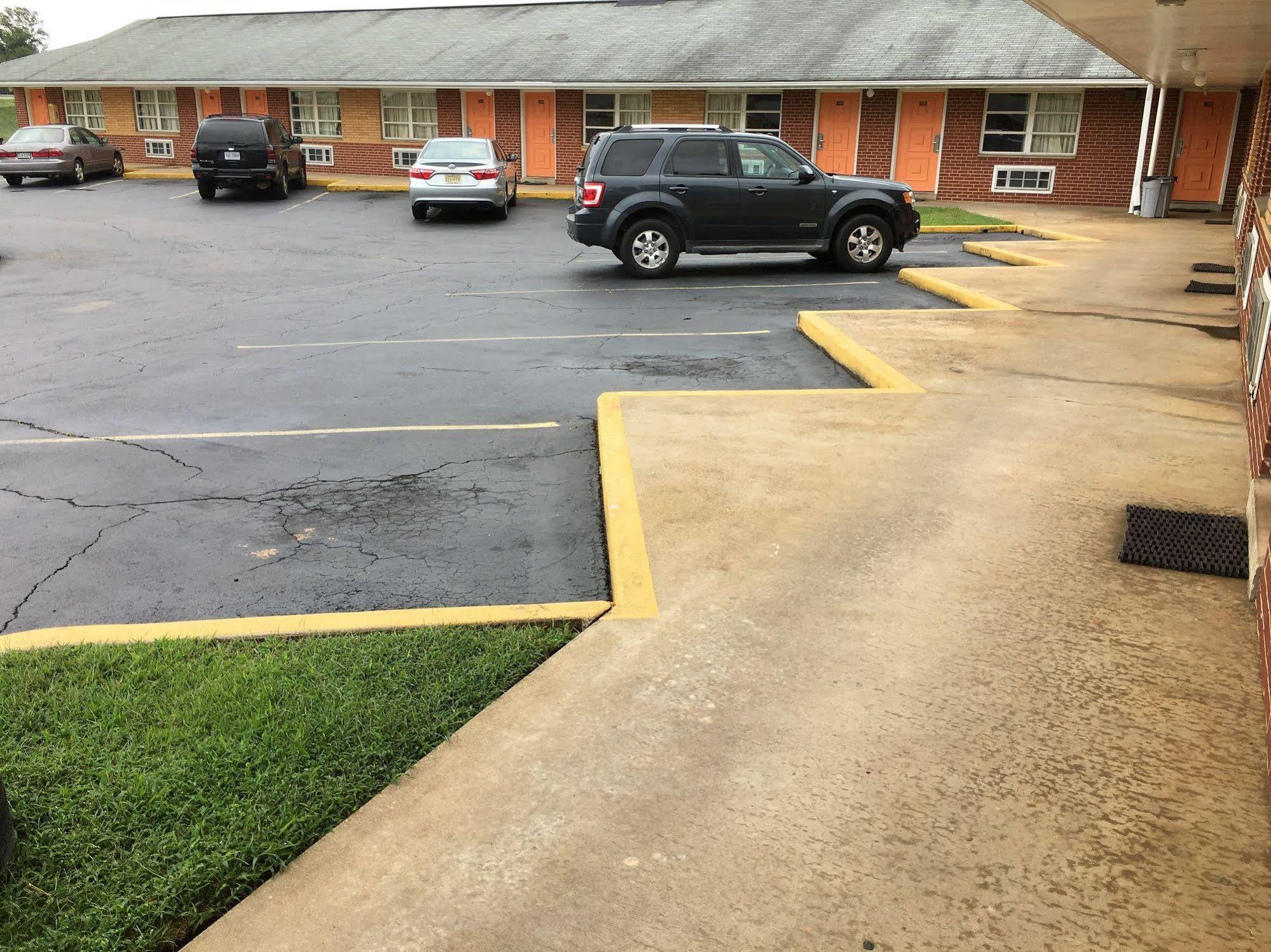 Travel Inn By Oyo Danville Us-29 מראה חיצוני תמונה