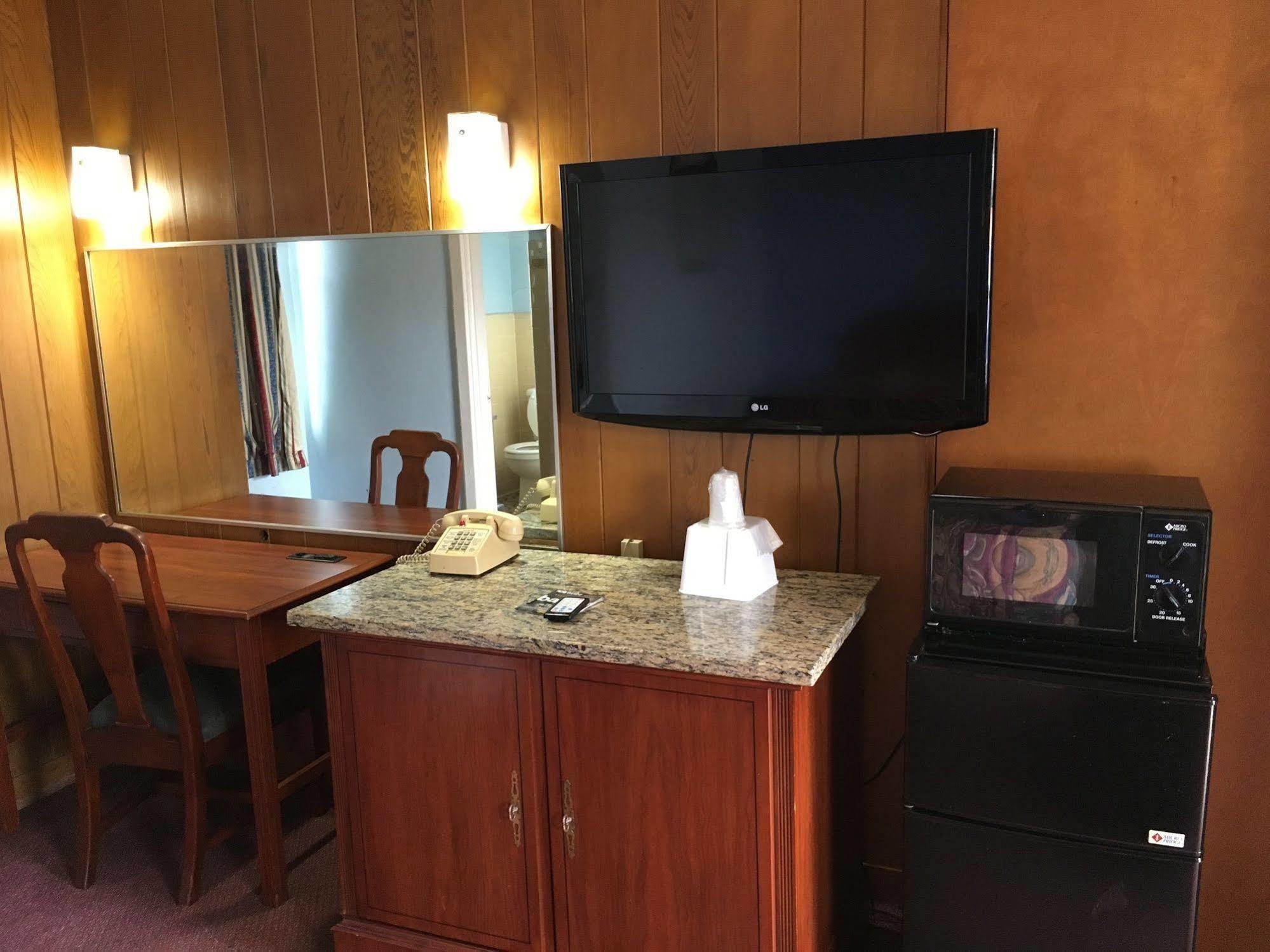 Travel Inn By Oyo Danville Us-29 מראה חיצוני תמונה